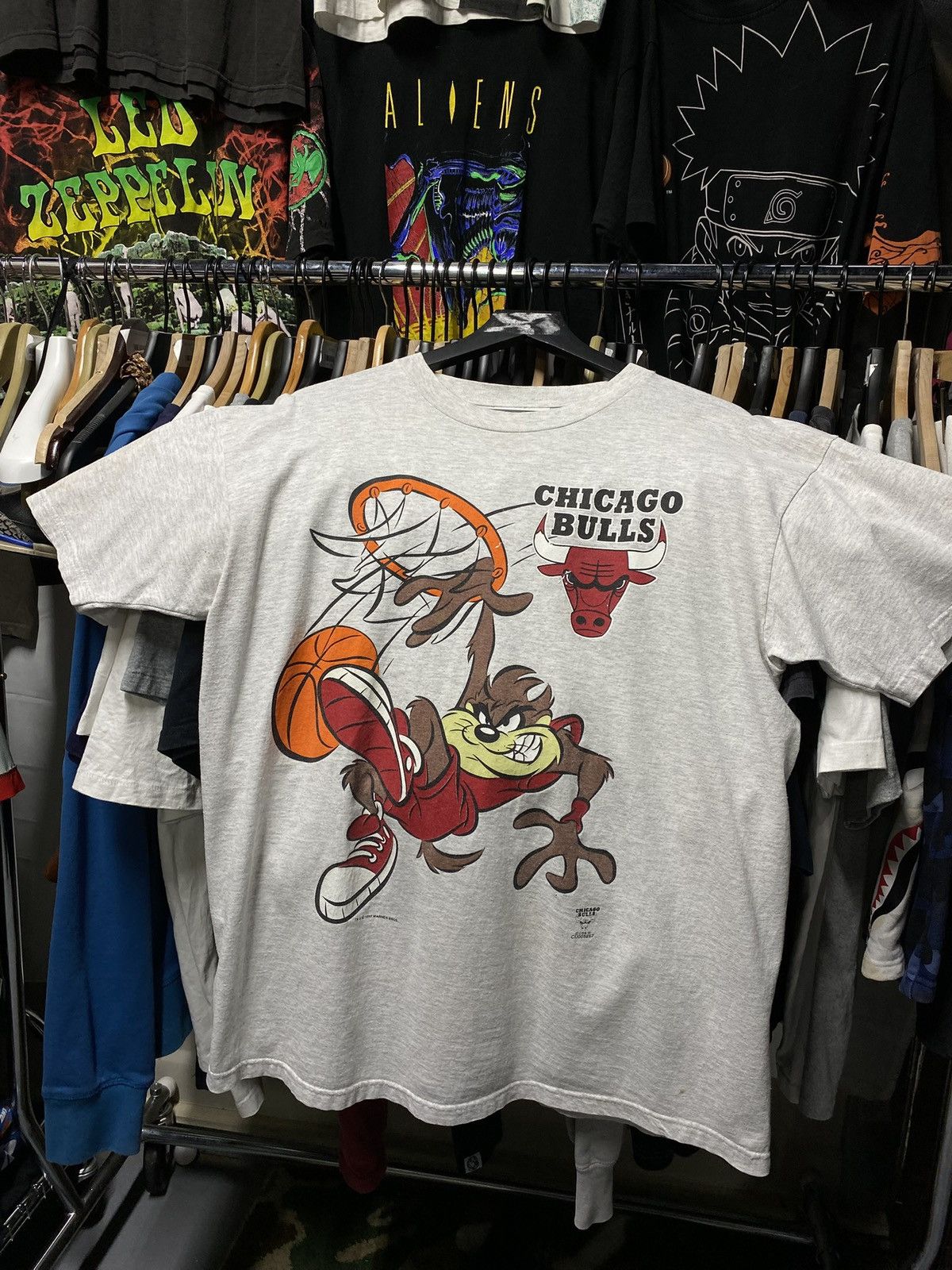 Vintage 90’s Looney Tunes Chicago Bulls T-Shirt Size Large