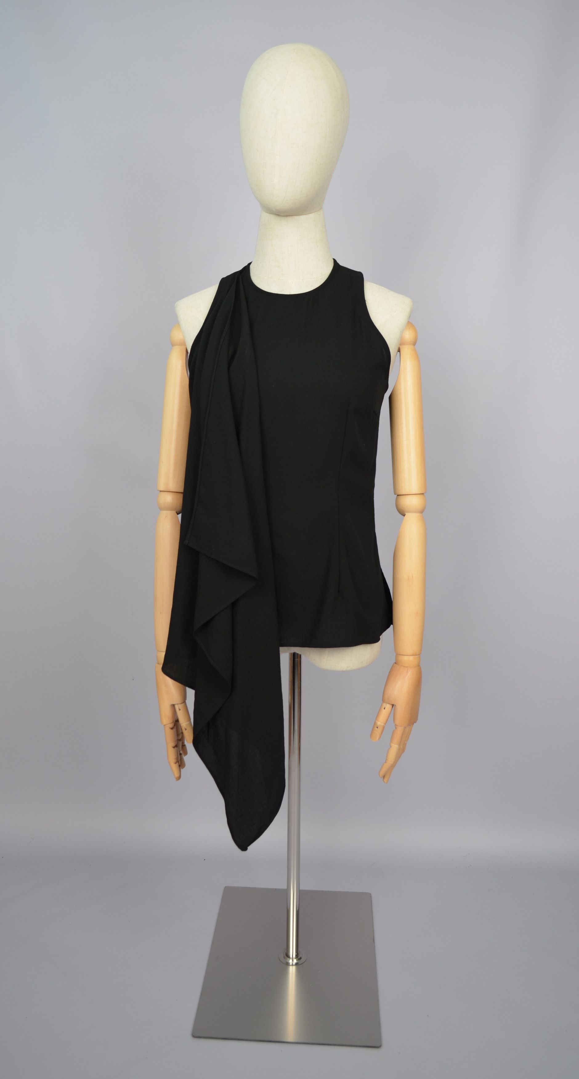 AMI × Designer AMI Wool Top Sans Manche Avec Volant Devant Top Ruffle Size S / US 4 / IT 40 - 1 Thumbnail