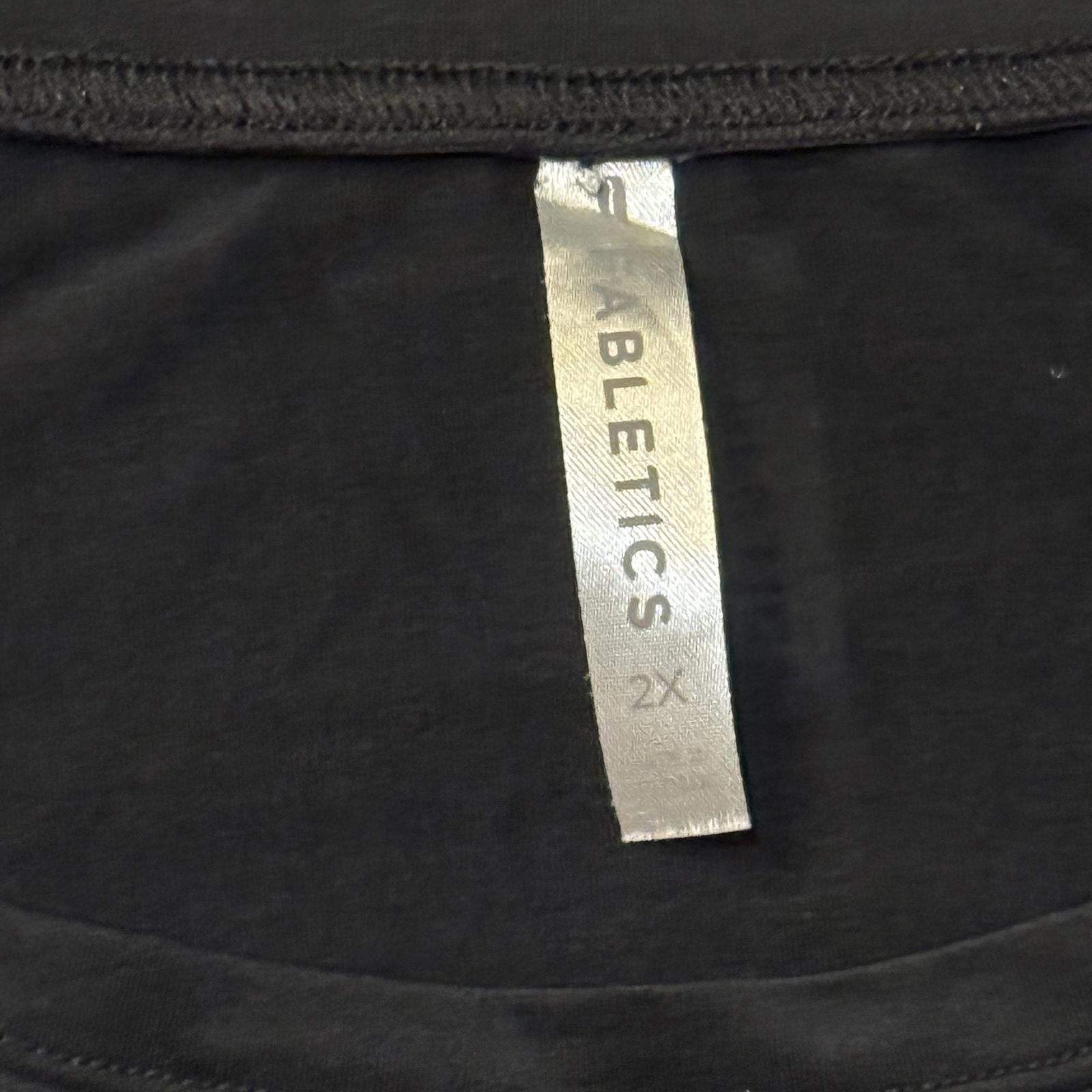 Fabletics Fabletics long-sleeve performance tee, black – 2X Size XXL / US 16-18 / IT 52-54 - 3 Thumbnail