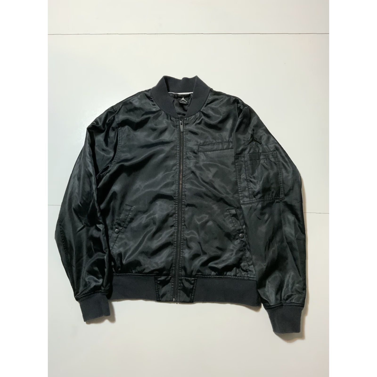 Jordan Brand VINTAGE Air Jordan Black Satin Retro Jumpman Logo Full Zip Bomber Jacket Sz. L Mens Size US L / EU 52-54 / 3 - 2 Thumbnail