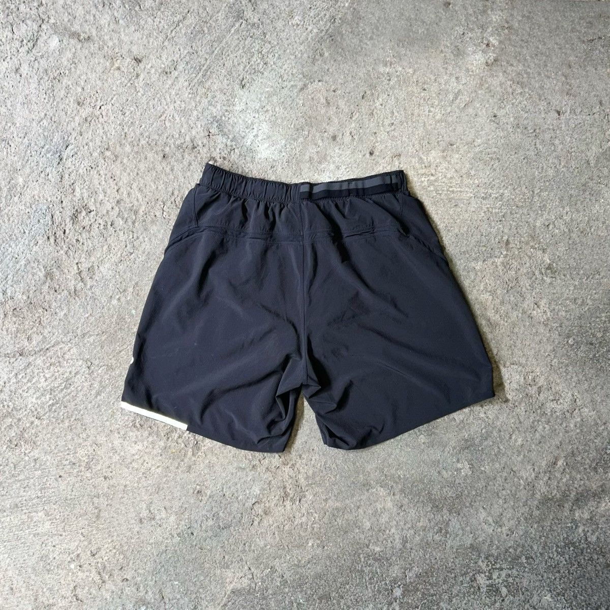Lululemon Lululemon Running Black Shorts Size US 34 / EU 50 - 2 Thumbnail
