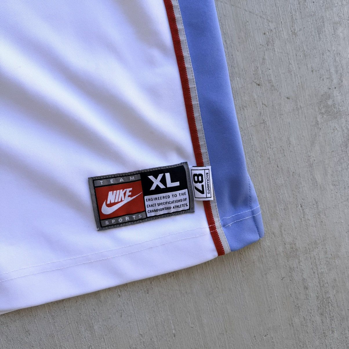 Nike Vintage Sacramento Kings Nike Team NBA Basketball Warm Up Size US XL / EU 56 / 4 - 7 Thumbnail