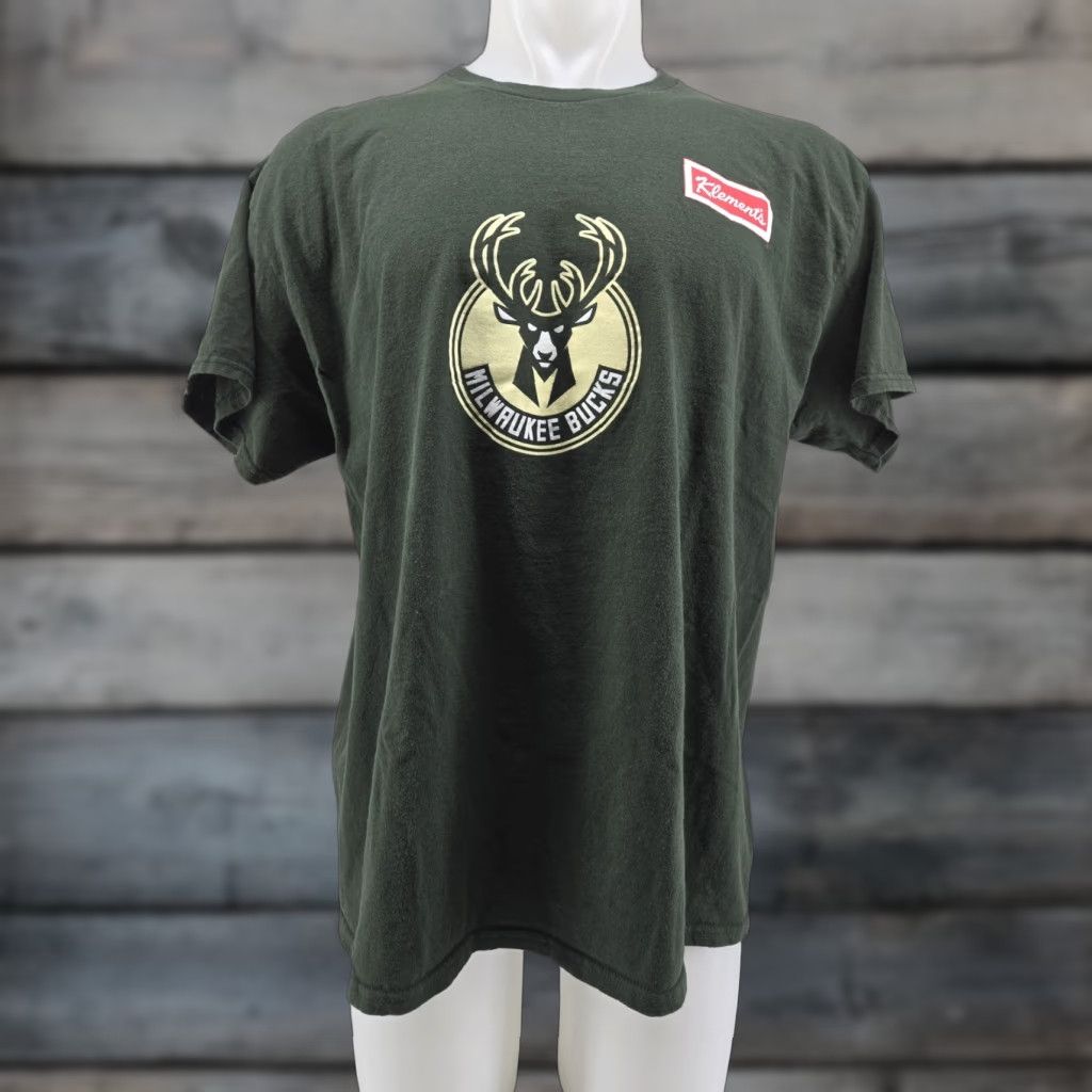 Gildan Klement's Milwaukee Bucks T Shirt XL Green Mens Short Sleeve T-Shirt Size US XL / EU 56 / 4 - 1 Thumbnail