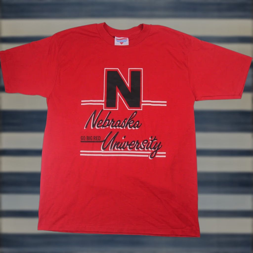 Vintage VINTAGE Nebraska Cornhuskers Mens XL T-Shirt Red Shirt Size US XL / EU 56 / 4 - 1 Thumbnail