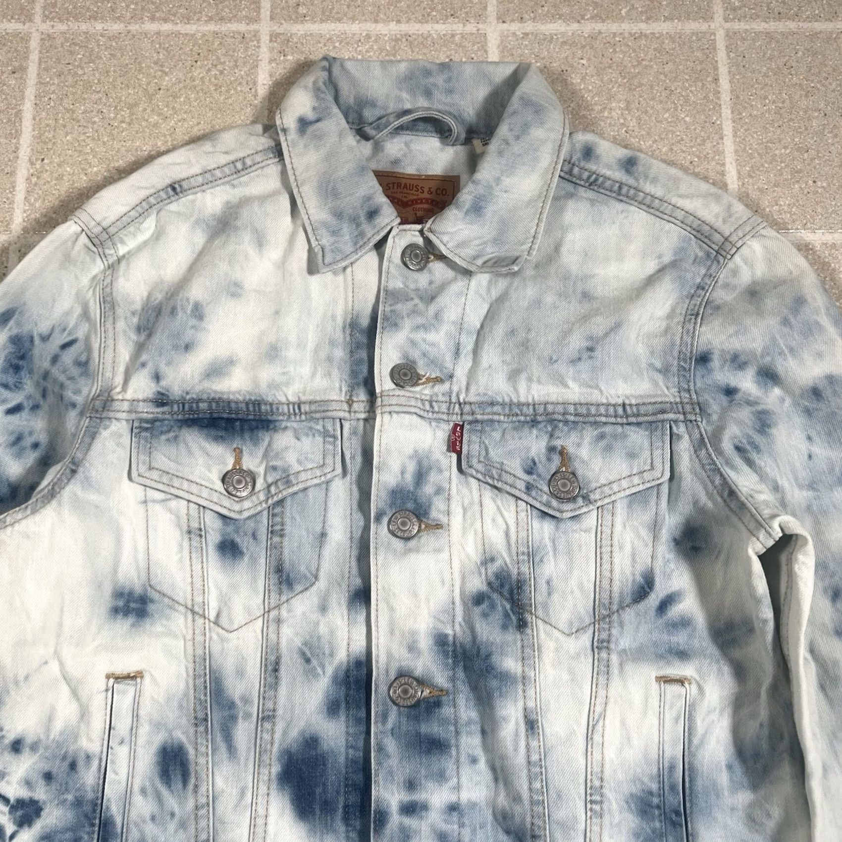 Levi's VINTAGE Levi's Ex Boyfriend Trucker DENIM JACKET Women XS Tie Dye Bleach Acid Wash Blue Denim Jacket Womens XS Ter? Size 26" / US 2 / IT 38 - 2 Thumbnail