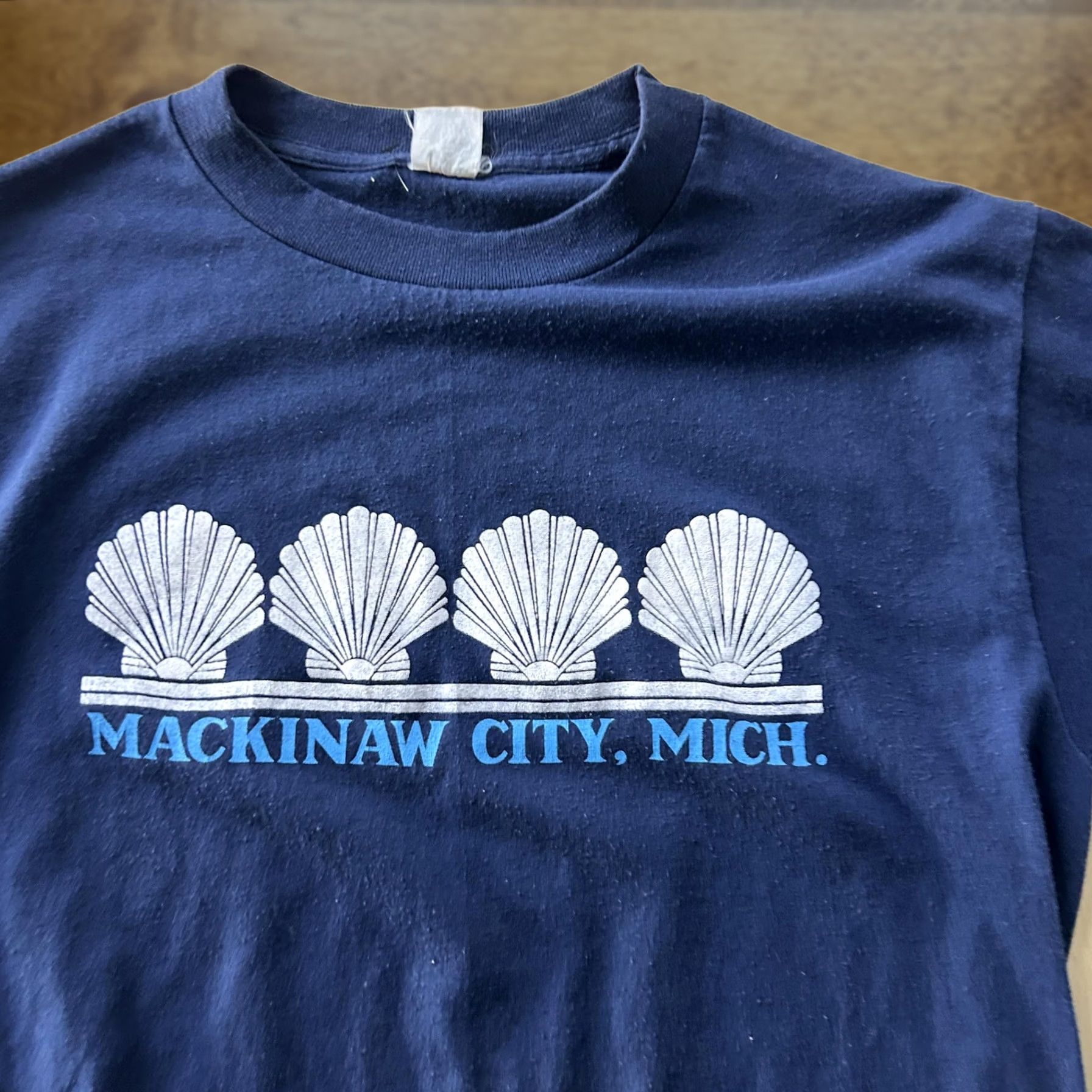 Vintage Vintage Mackinaw City Michigan Shirt Mens Small Blue Seashell Single Stitch Tee Size US S / EU 44-46 / 1 - 1 Thumbnail