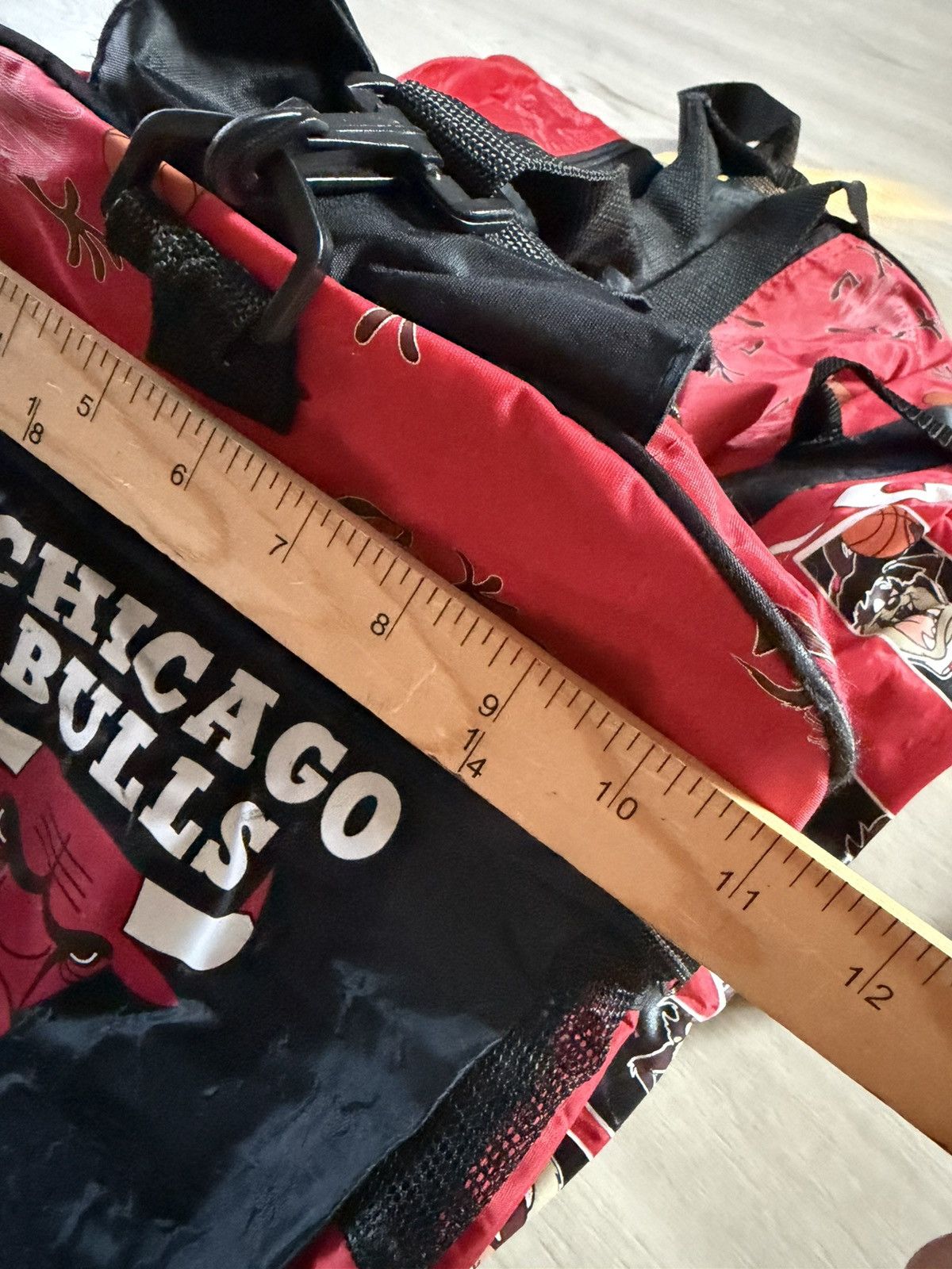 NBA Vintage Looney Tunes Chicago Bulls Duffel Bag NBA 1998 Taz Size ONE SIZE - 11 Thumbnail
