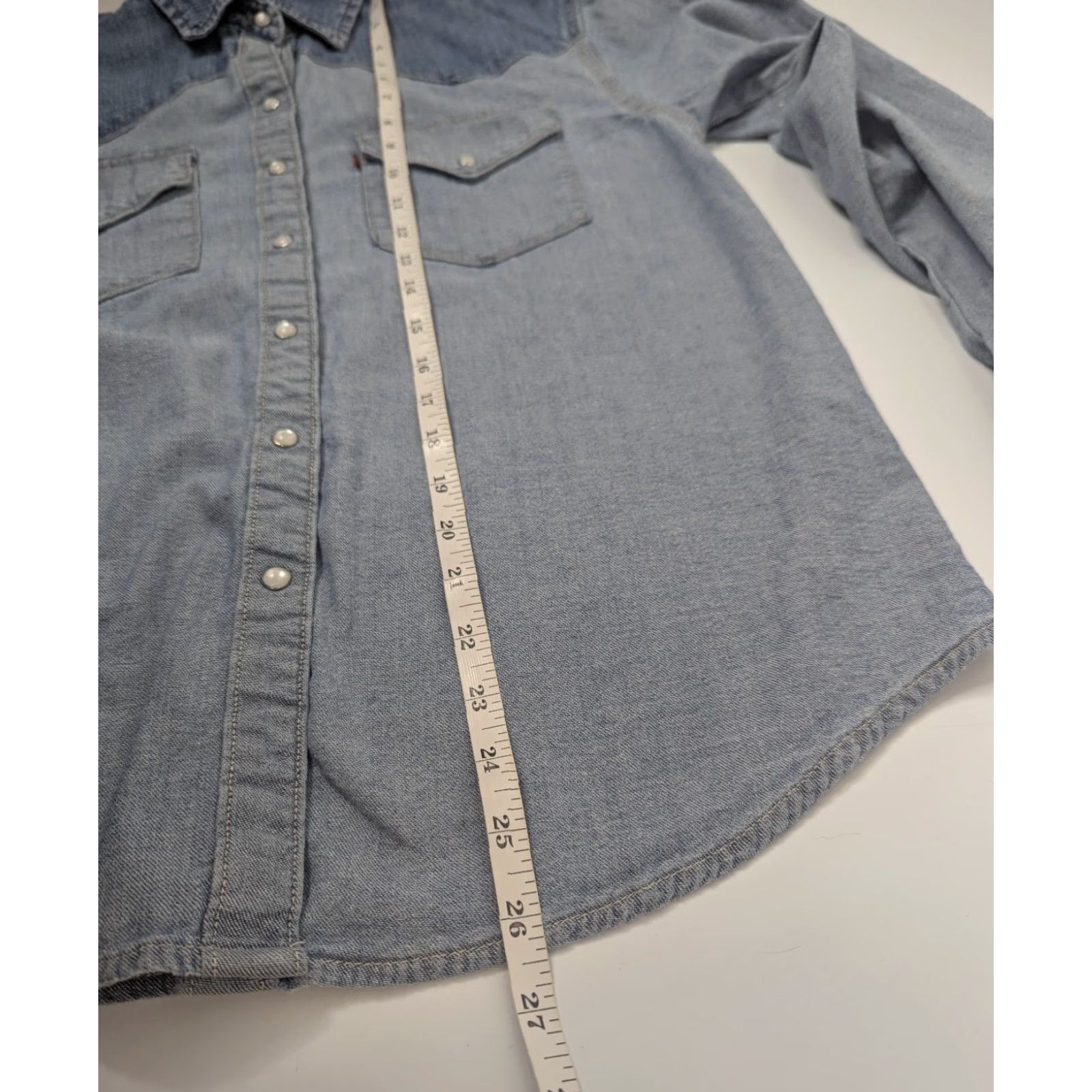 Levi's VINTAGE Levi's Women's Dylan In Reverse Western Pearl Snap Shirt XS Cowgirl A3373 Size XS / US 0-2 / IT 36-38 - 4 Thumbnail