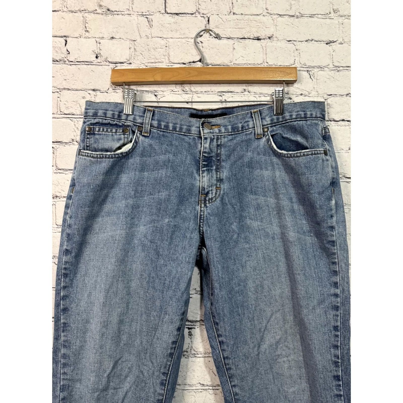 Vintage VINTAGE? No. Calvin Klein Women's Slim Lean Jeans Size 34x23 Light Wash Blue Jeans Slim Fit Regular 34 34x23 Mens Womens? Size 24" / US 00 / IT 34 - 4 Thumbnail