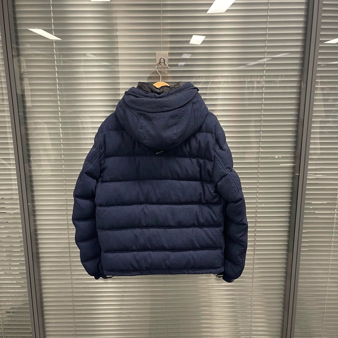 Burberry Burberry iconic armband & leather tag down jacket M 99 new Size US M / EU 48-50 / 2 - 2 Thumbnail