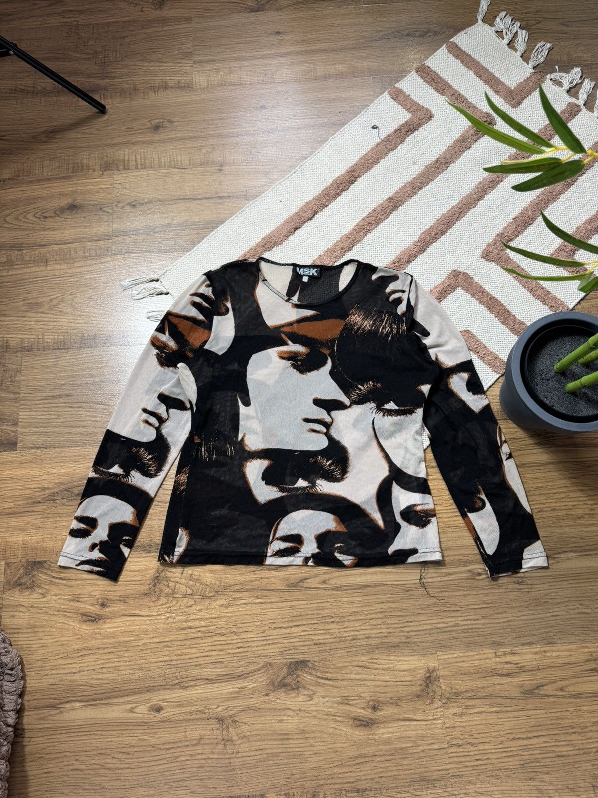 Vintage FACES PRINT JEAN PAUL GAULTIER STYLE MESH LONG SLEEVE Size M / US 6-8 / IT 42-44 - 1 Thumbnail