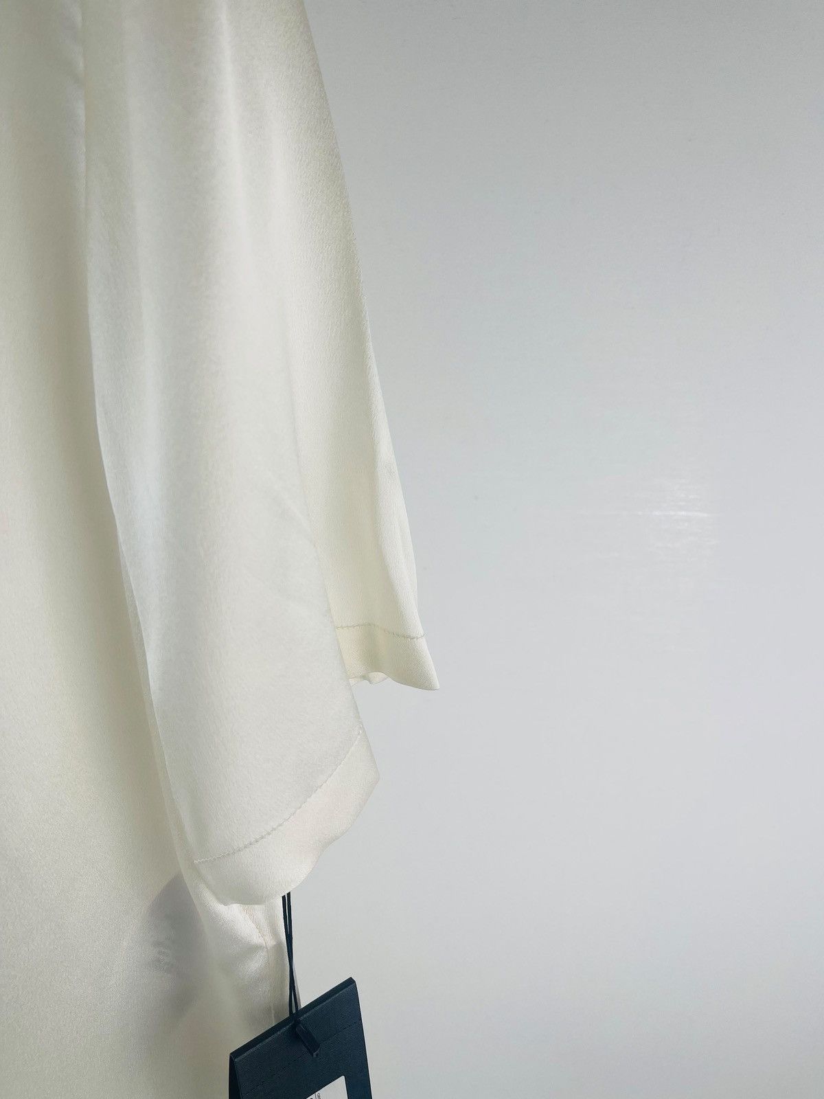 Saint Laurent Paris oc11z0126 771031 T Shirt in Silk satin in White Size US L / EU 52-54 / 3 - 5 Thumbnail