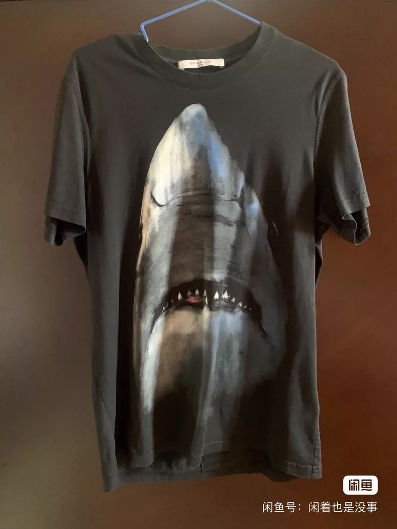 Givenchy Givenchy GVC shark short-sleeve T-shirt Size US M / EU 48-50 / 2 - 1 Thumbnail