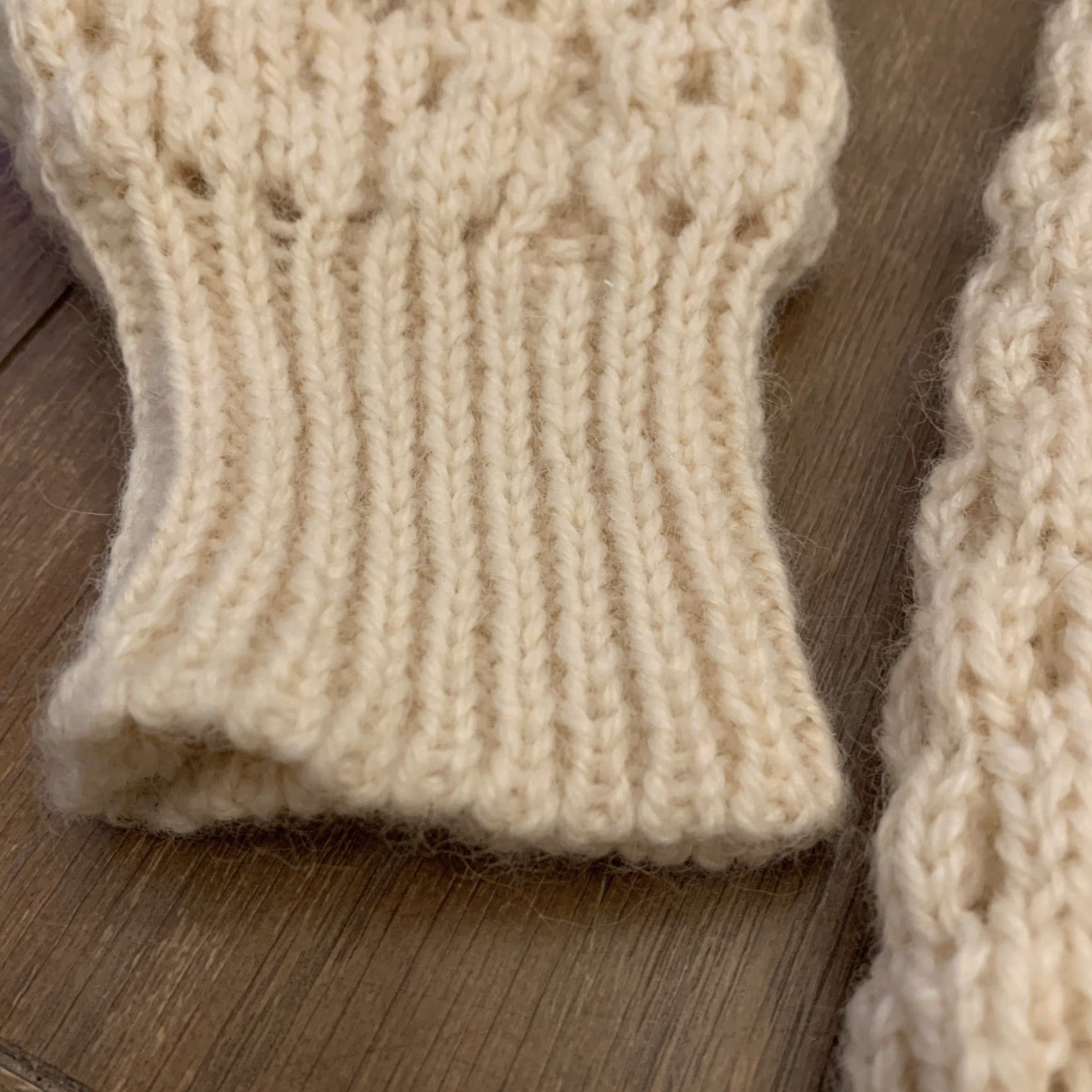 Vintage VINTAGE Cladyknit Donegal Handcraft Sweater 40 M Womens Cream Irish Aran Knit Crew Neck Pullover Knit Wool Cable Knit Size S / US 4 / IT 40 - 3 Thumbnail