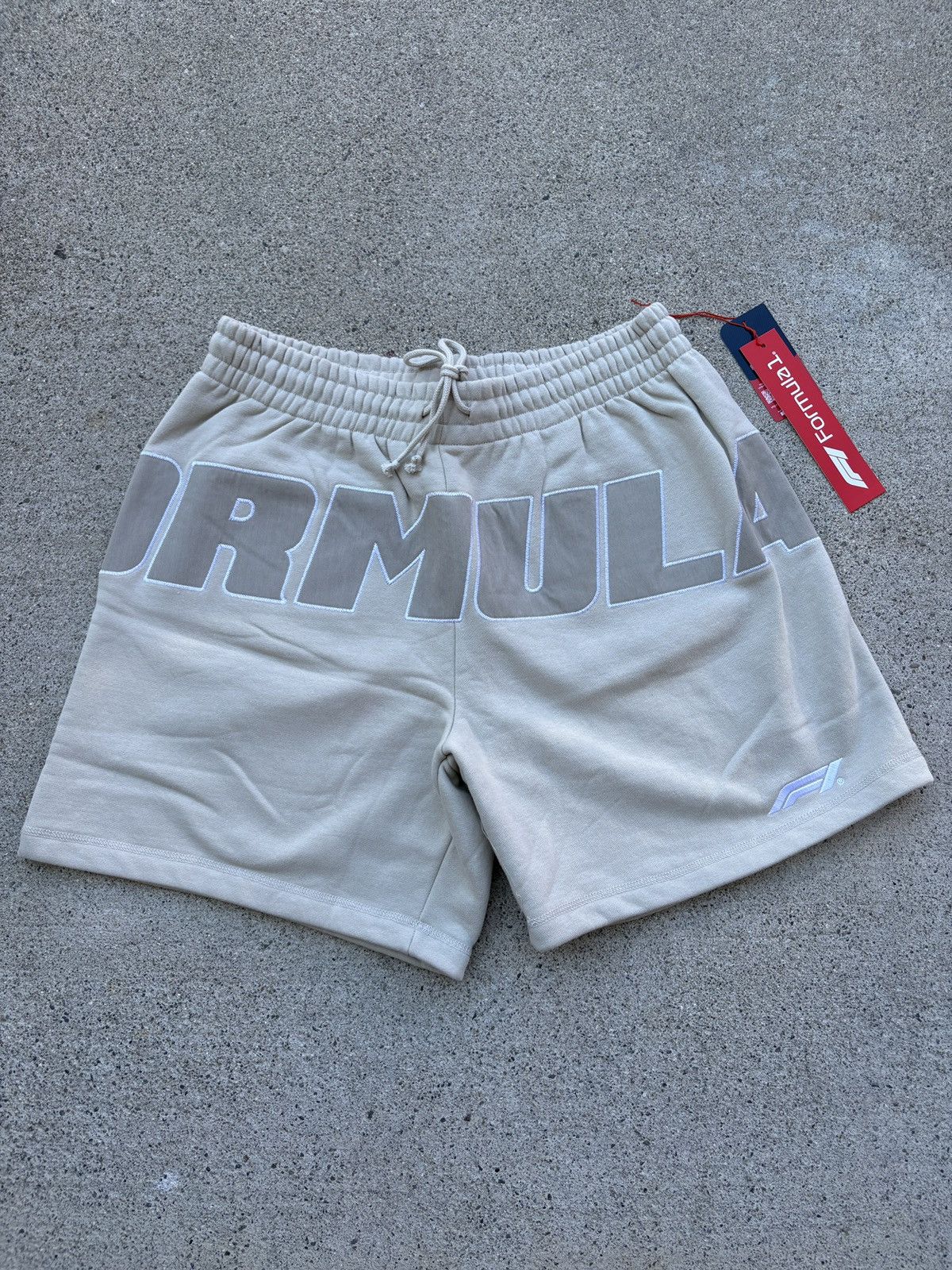 Formula 1 Formula 1 Logo Embroidered Beige Sprint Sweat Shorts Size L Size US 34 / EU 50 - 1 Thumbnail