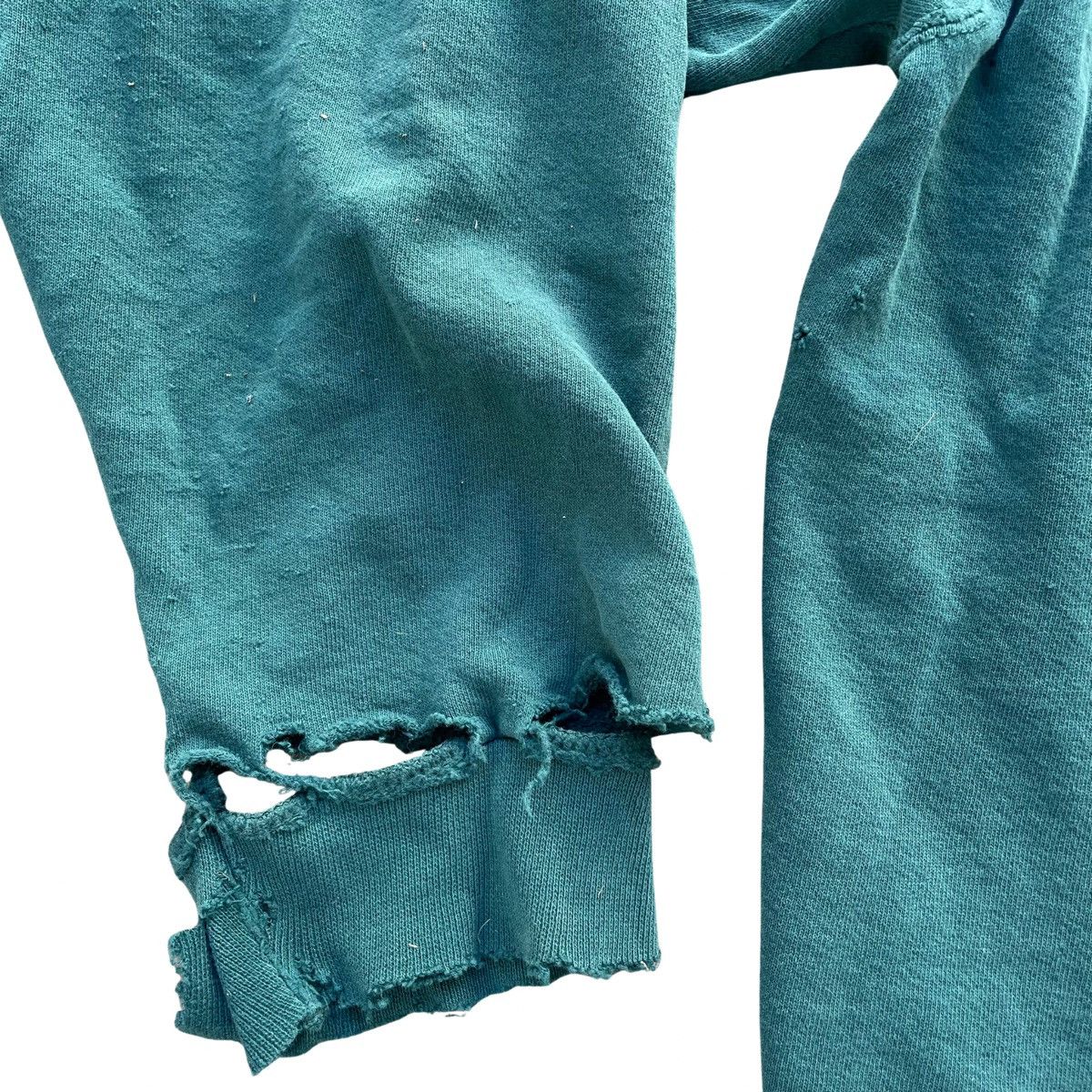Nike Vintage Nike Big Logo Thrashed Faded Crewneck Size Medium Size US M / EU 48-50 / 2 - 6 Thumbnail