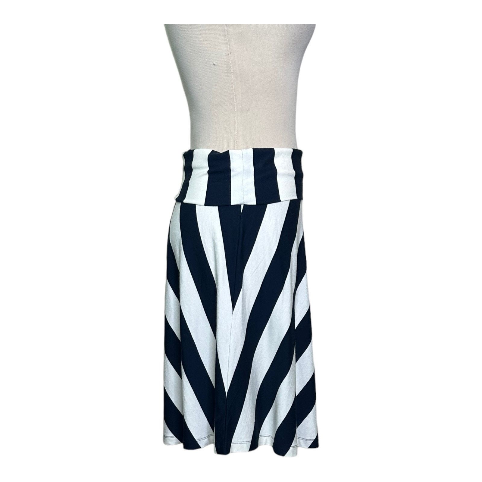Gap Gap striped pull on nautical mini skirt size XS Size 28" / US 6 / IT 42 - 6 Thumbnail