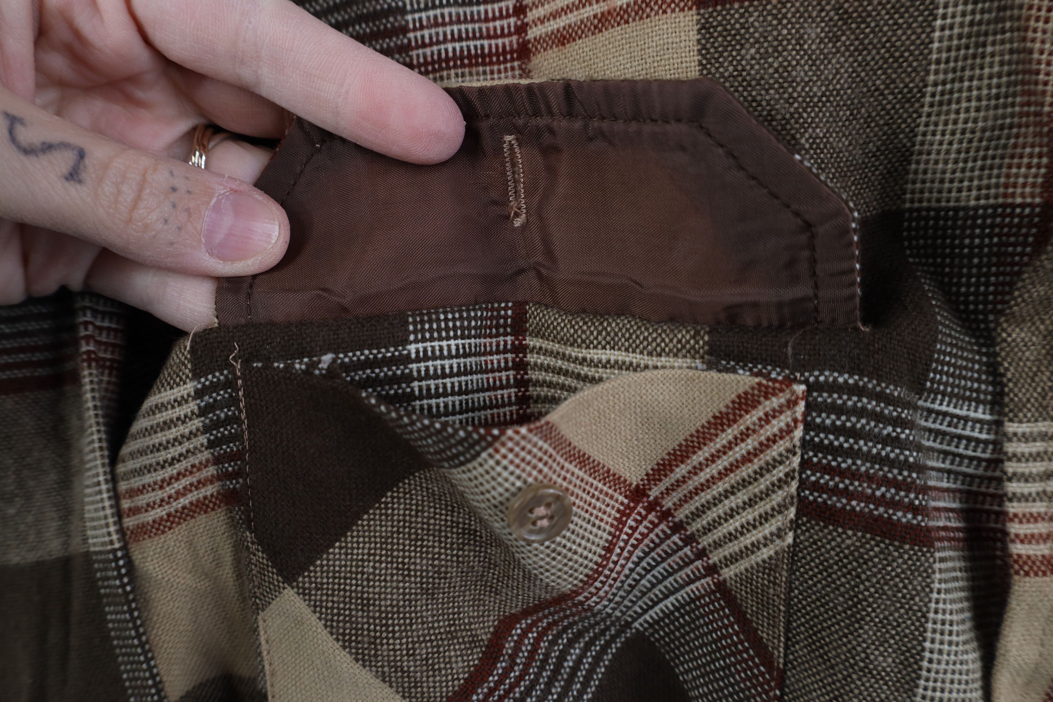 Vintage Vintage 70s Streetwear Button Shirt Plaid Earth Tone Size US L / EU 52-54 / 3 - 4 Thumbnail