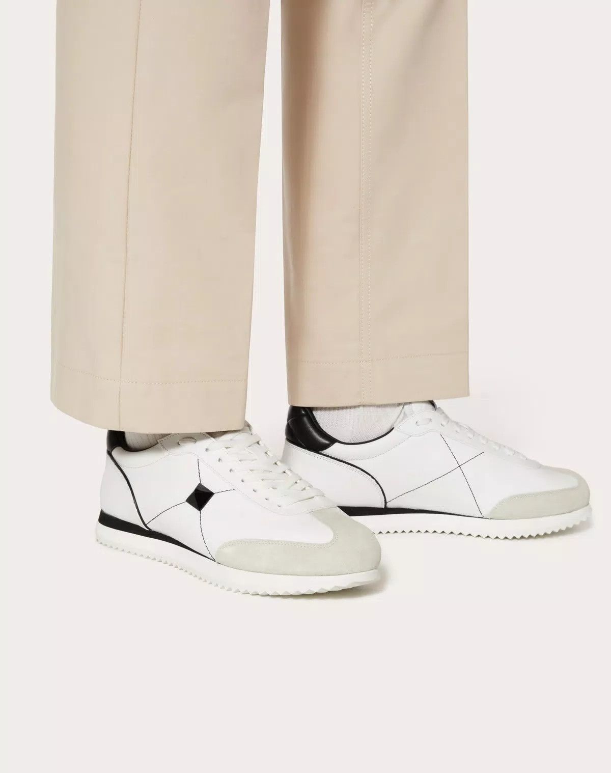 Valentino oc11z0625 Stud Around Low-Top Calfskin Sneaker in White Size US 9 / EU 42 - 6 Thumbnail