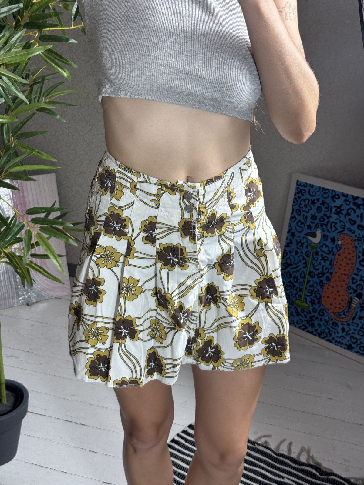 Bogner VINTAGE BOGNER PLEATED FLOWERS PRINTED MINI SKIRT Size 28" / US 6 / IT 42 - 2 Thumbnail