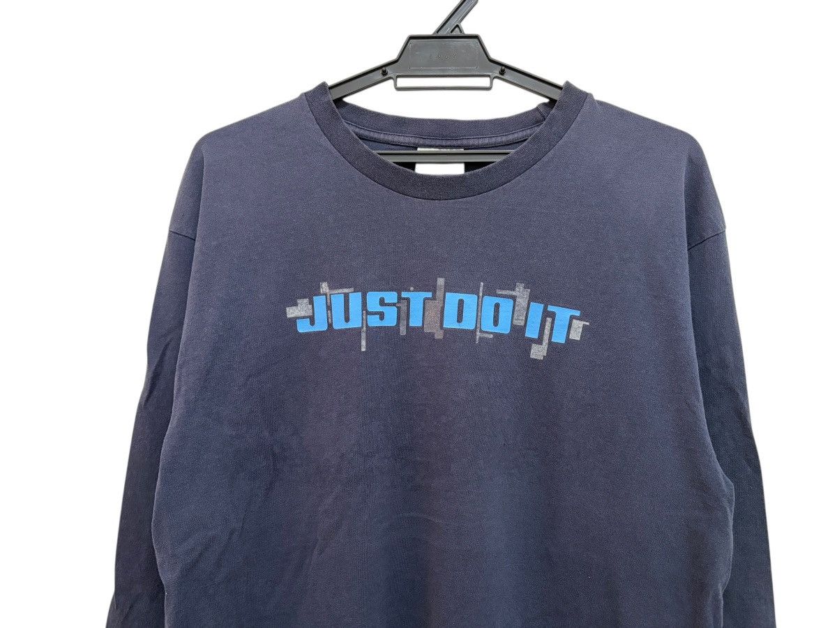 Nike Y2K 00s JUST DO IT SLEEVE LOGO BEAUTY DISTRESSED LONGSLEEVE Size US M / EU 48-50 / 2 - 3 Thumbnail