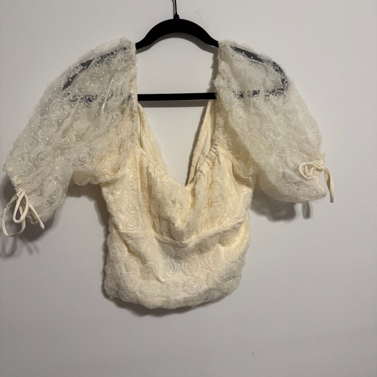 PRINCESS POLLY NWT Lulus White Puff Sleeve Rosette Top Size XL / US 12-14 / IT 48-50 - 2 Thumbnail