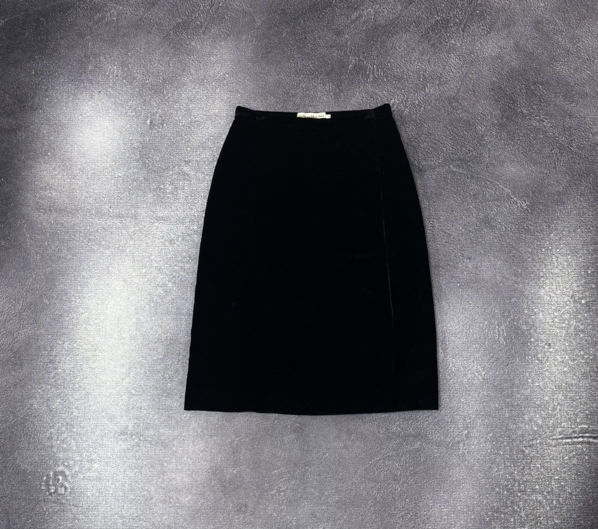Mila Schon Vintage Mila Schon Due Women’s Rare Velvet Black Midi Skirt Size 30" / US 8 / IT 44 - 1 Thumbnail