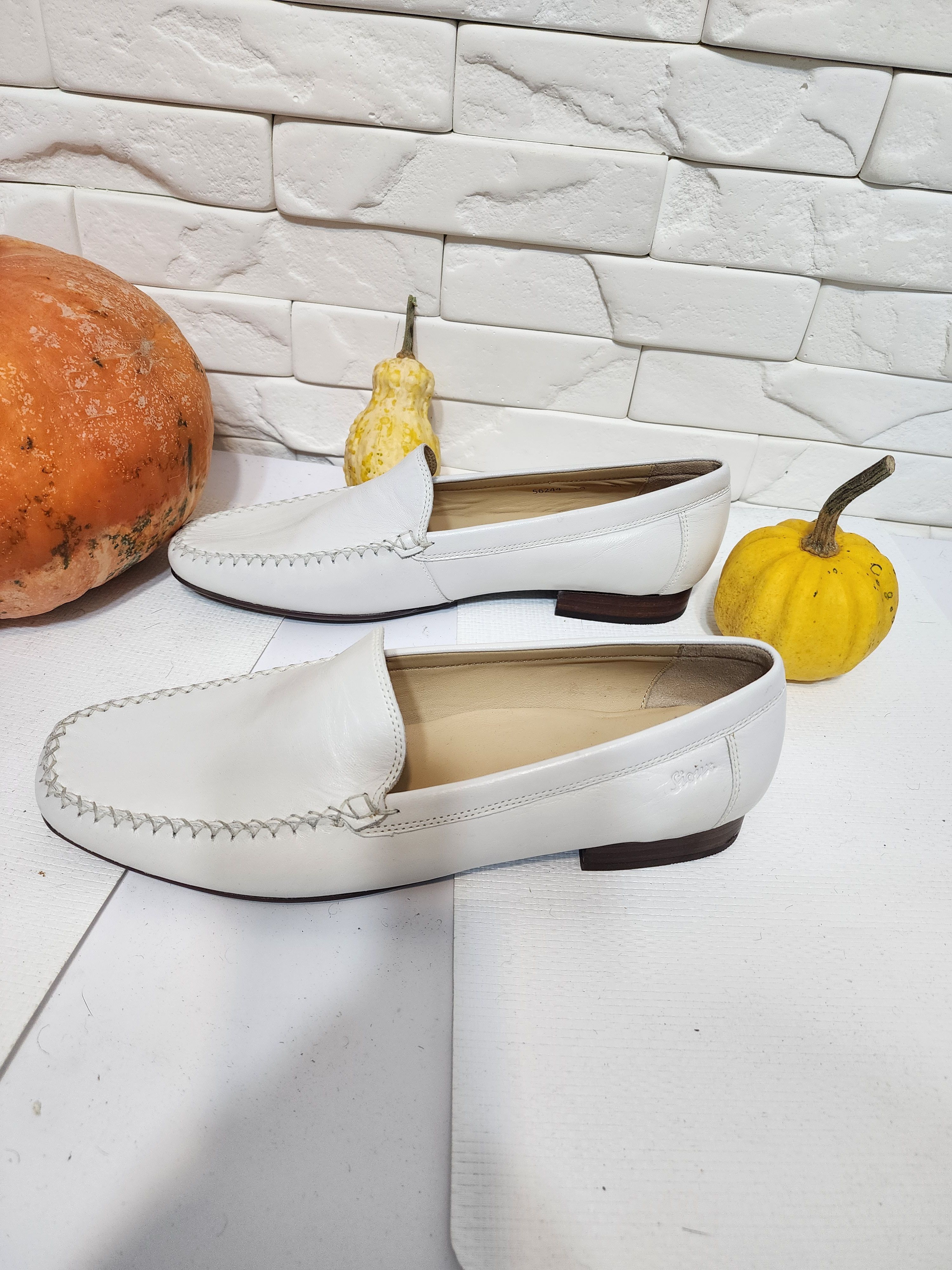 Uniqlo White Leather Shoes: Men's Classic Design Size US 10 / EU 43 - 8 Thumbnail