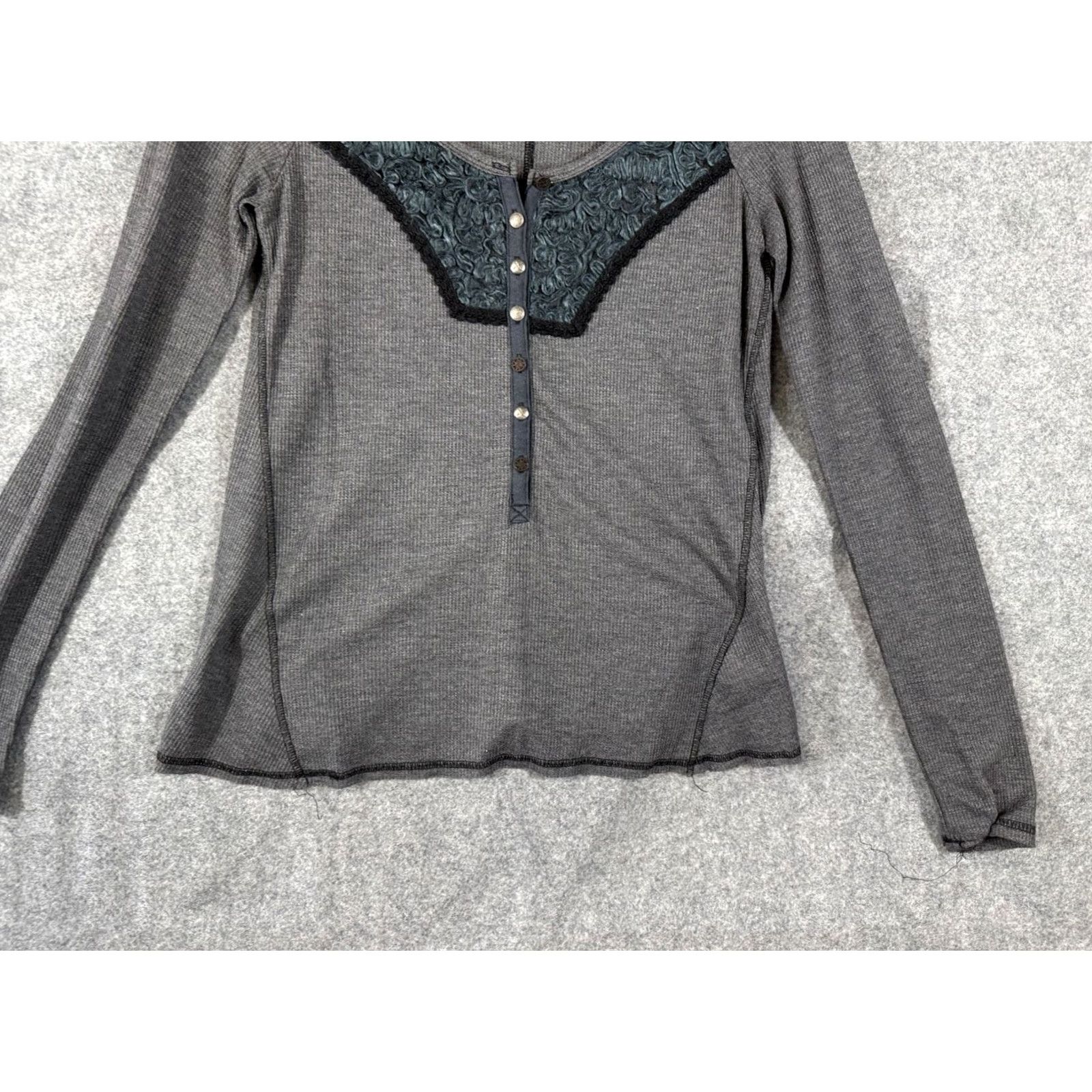 Free People Free People Thermal Top Womens M Gray Henley Neck Ribbon Details Long Sleeve Button Front Blouse Size M / US 6-8 / IT 42-44 - 4 Thumbnail
