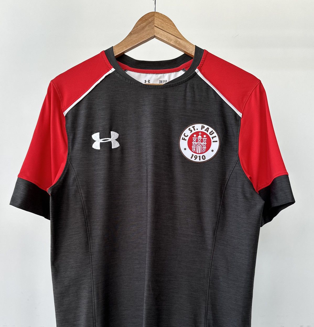 Under Armour St Pauli Germany Under Armour Training Shirt Men's Size S Size US S / EU 44-46 / 1 - 3 Thumbnail