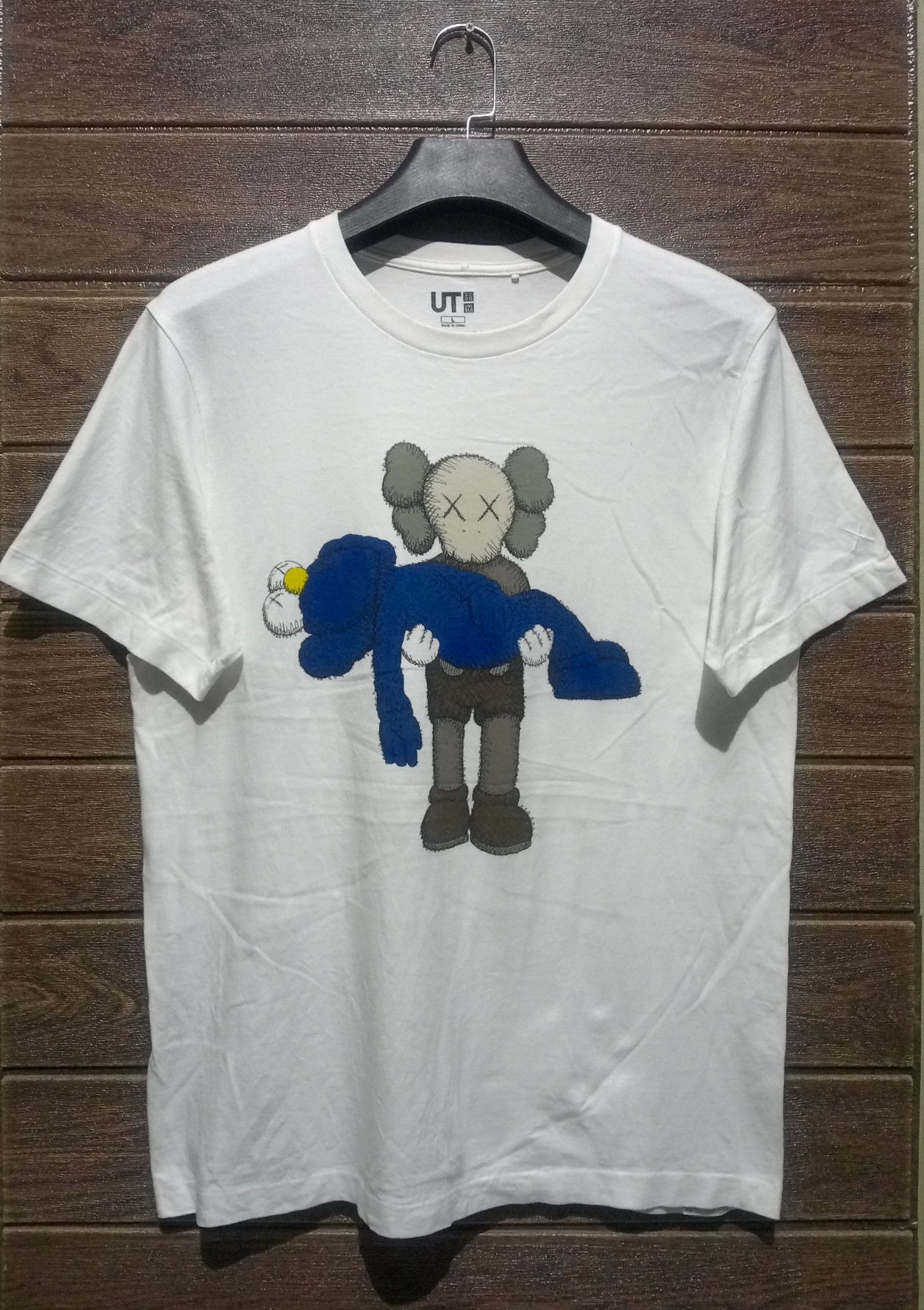Kaws × Uniqlo KAWS Uniqlo Gone Tee Size US L / EU 52-54 / 3 - 1 Thumbnail