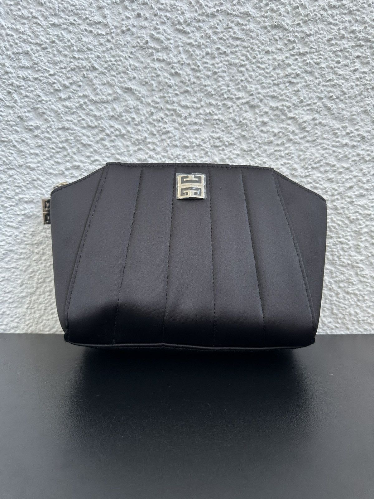 Designer × Givenchy Givenchy Beauty Bag Pouch New Size ONE SIZE - 1 Thumbnail