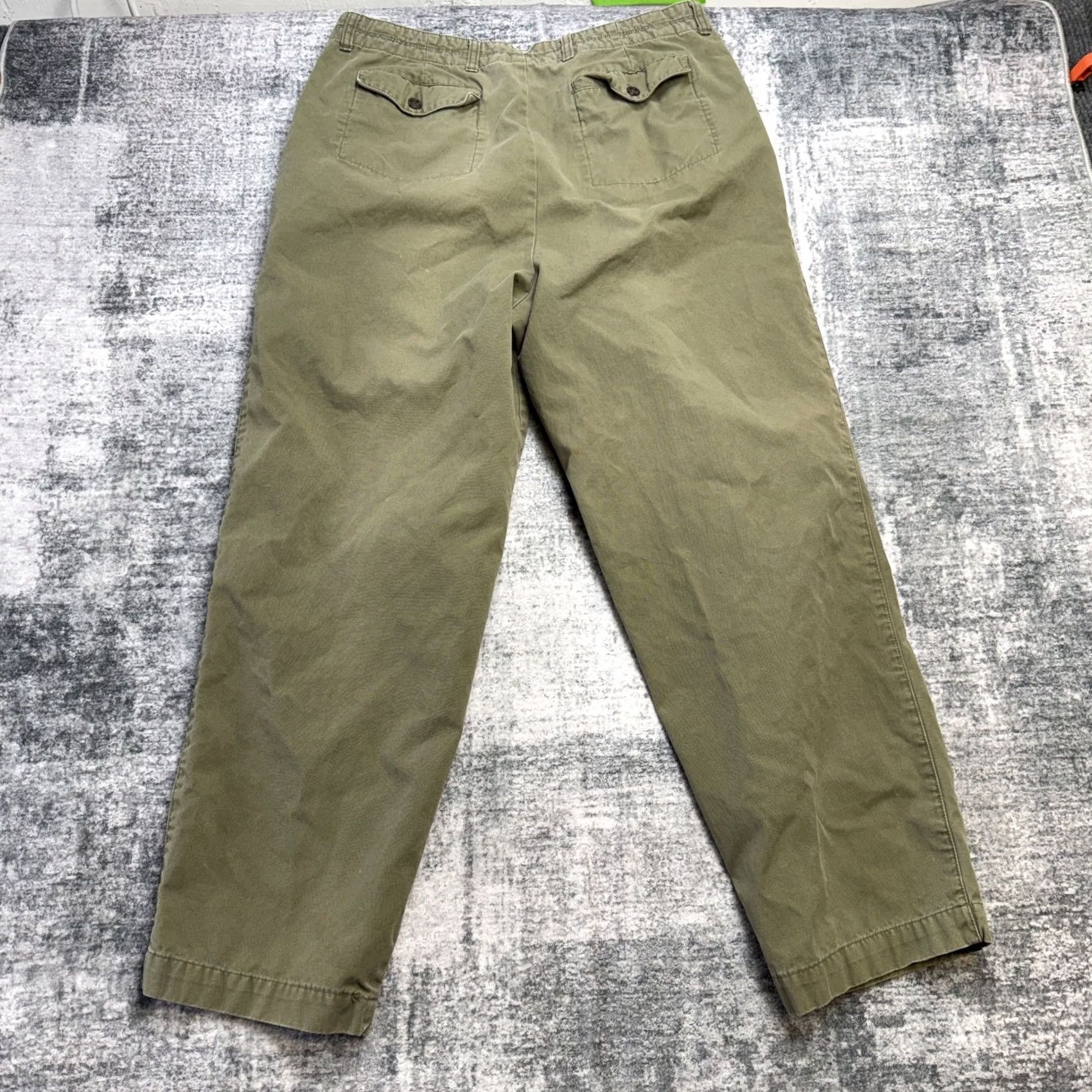 Gap VINTAGE GAP Pants Mens 36x30 Green Khaki Pleated Field Trousers 90s Chino Straight 34 in Inseam Mens Baggy Relaxed Size US 36 / EU 52 - 6 Thumbnail