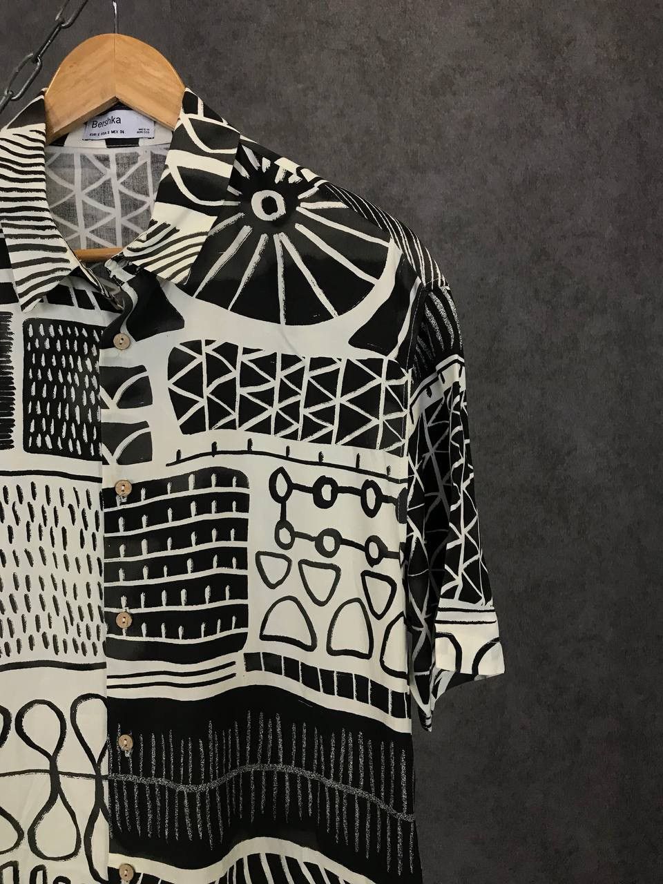 Other Bershka art crazy Hawaiian shirt Size US S / EU 44-46 / 1 - 2 Thumbnail