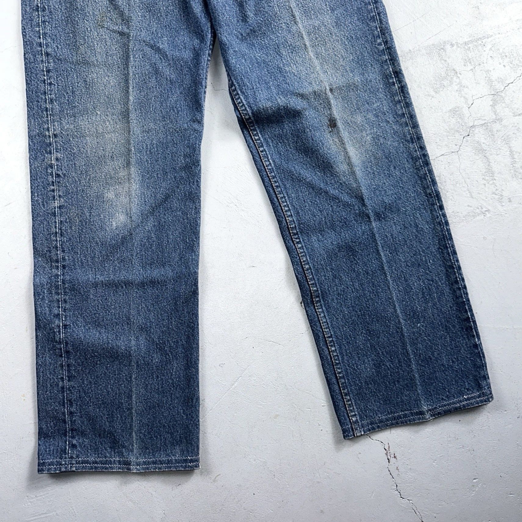 Levi's VINTAGE Levi's 501 Jeans Modern Straight Old School 80s USA Blue Light Wash 36x40 Men Regular 36 Mens Jeans Size US 36 / EU 52 - 3 Thumbnail