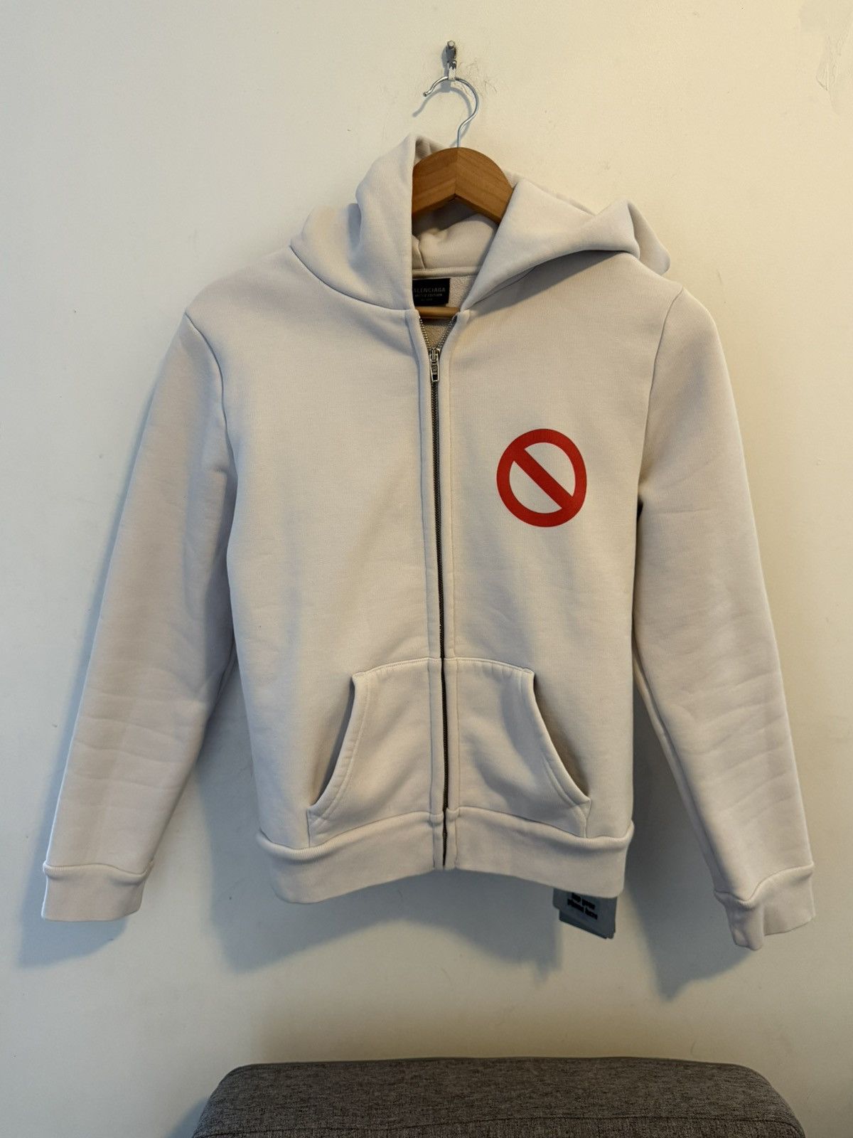 Balenciaga Balenciaga compacted shrunken BFRND merch hoodie sz L Size US L / EU 52-54 / 3 - 1 Thumbnail