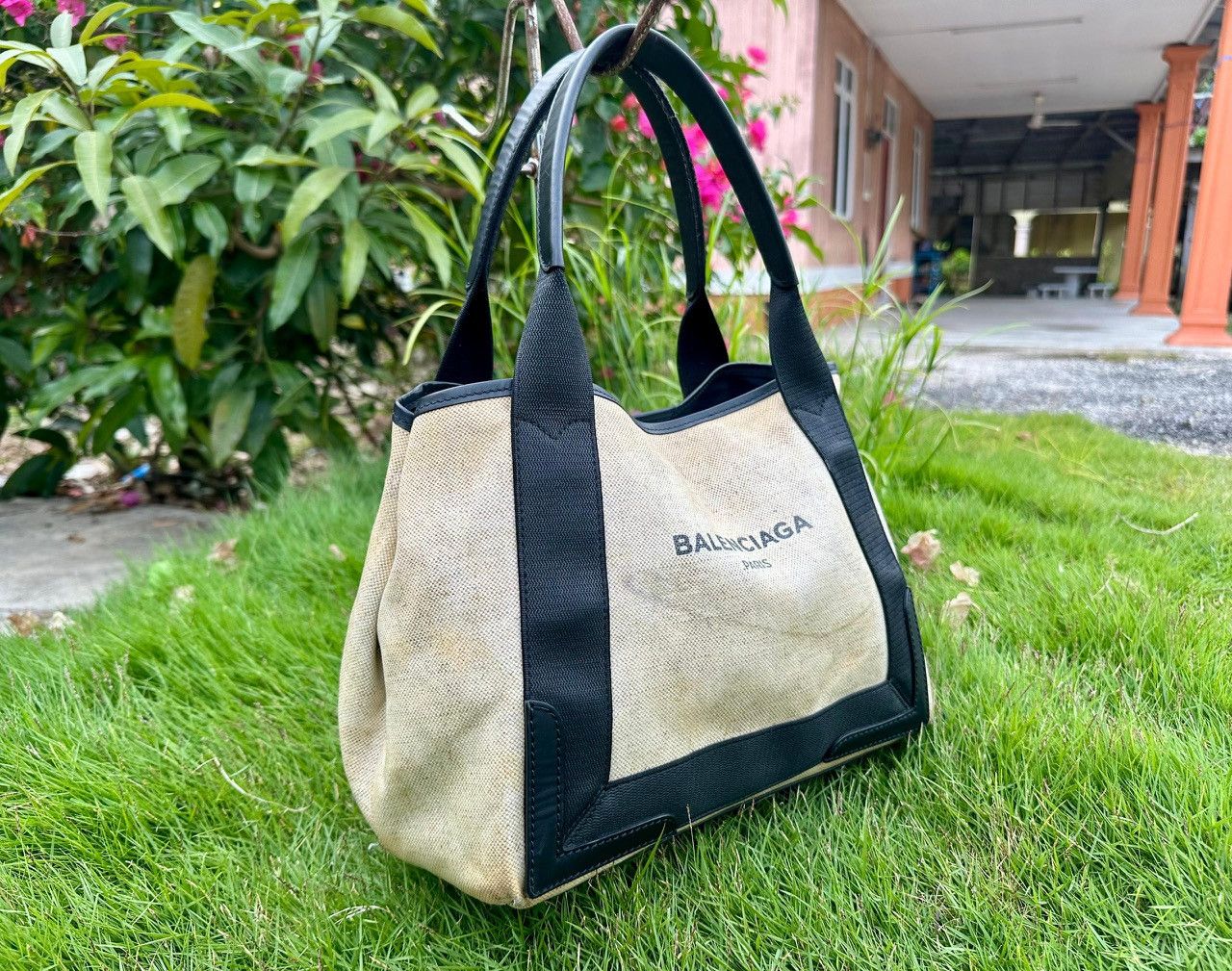 Balenciaga Authentic Balenciaga Navy Cabas Small in Beige Tote Bag Size ONE SIZE - 4 Thumbnail