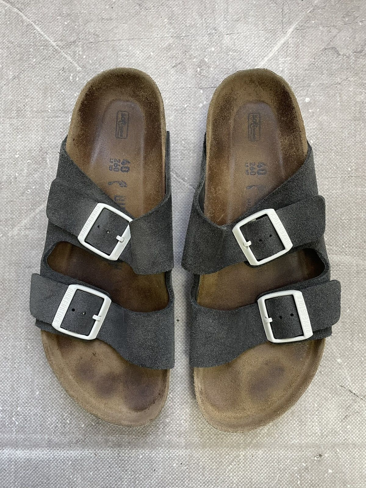 Birkenstock Birkenstock gray suede Arizona sandals minimal classic Size US 7 / EU 40 - 1 Thumbnail