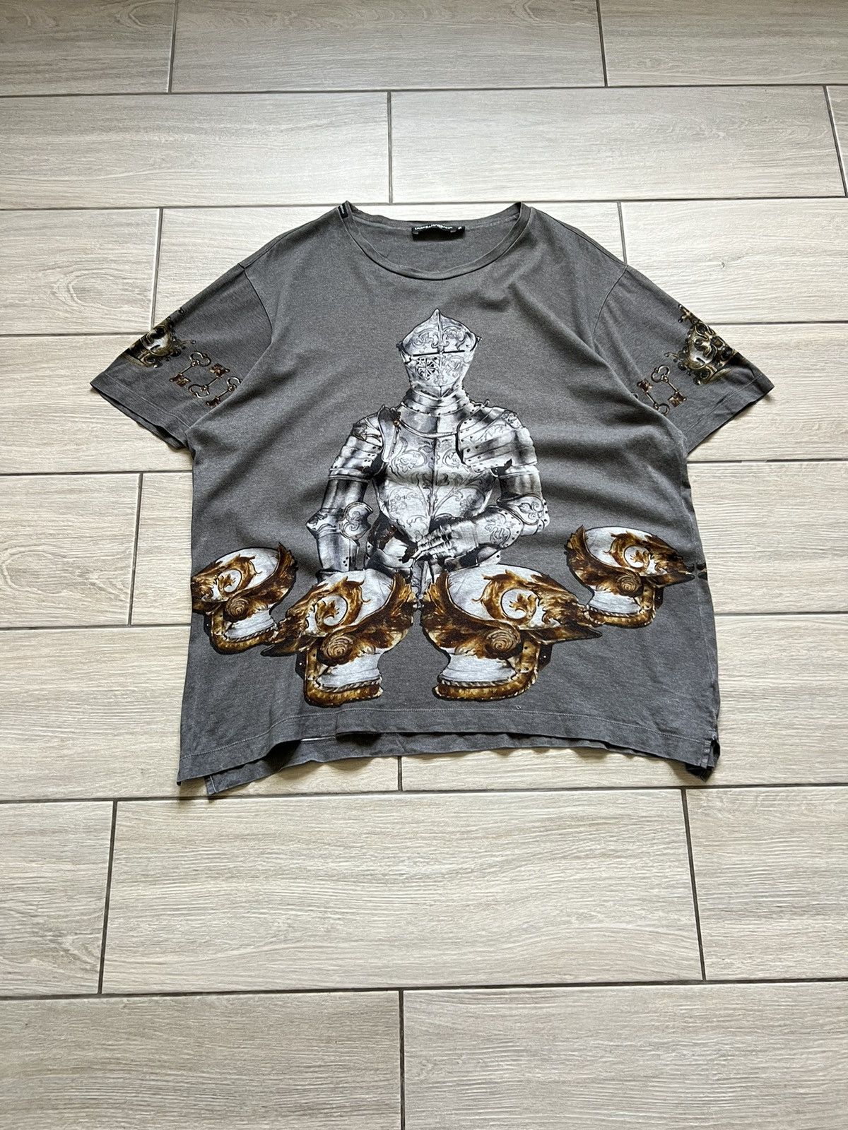 Dolce & Gabbana Dolce & Gabbana Grey Knight Print Logo Tee Size L Luxury Size US L / EU 52-54 / 3 - 2 Thumbnail
