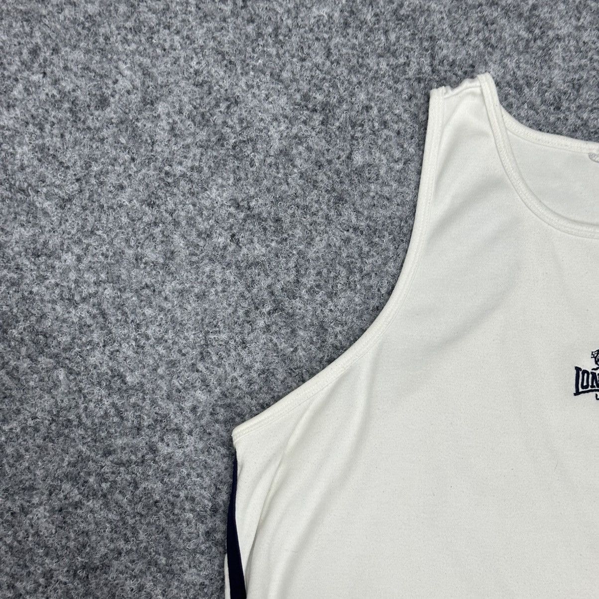 Lonsdale VTG Man Lonsdale Tank Top Sleeves Big Logo Size 2XL 00s USA Size US XXL / EU 58 / 5 - 6 Thumbnail
