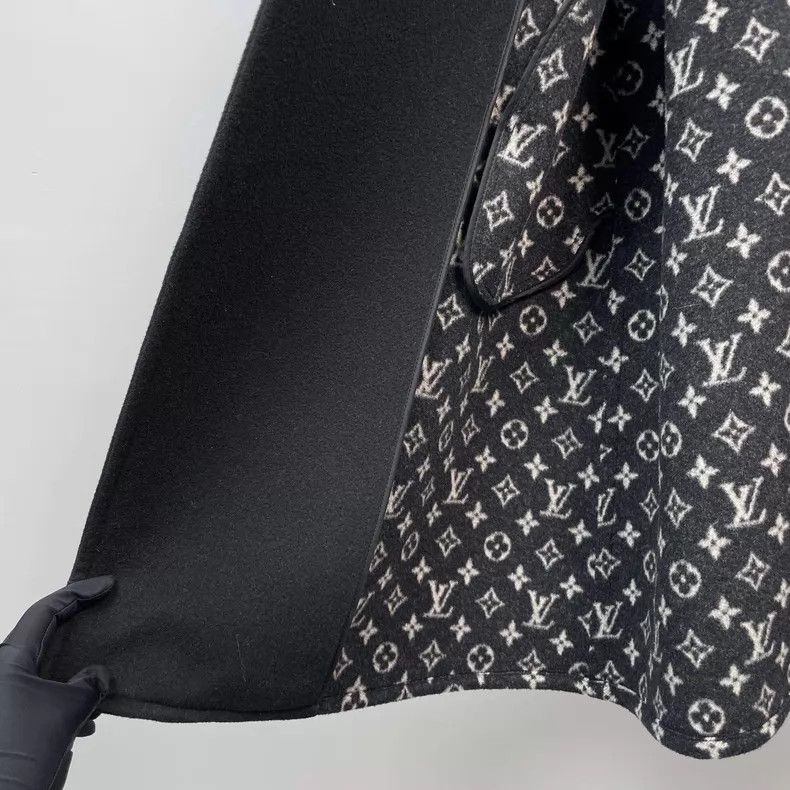 Louis Vuitton Louis Vuitton Wool lapel long-sleeve belted coat with pres Size XS / US 0-2 / IT 36-38 - 4 Thumbnail