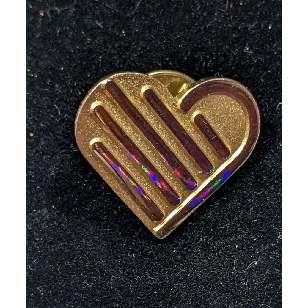 Other Stylized Gold Tone Heart Shaped Lapel Pin Size ONE SIZE - 3 Thumbnail