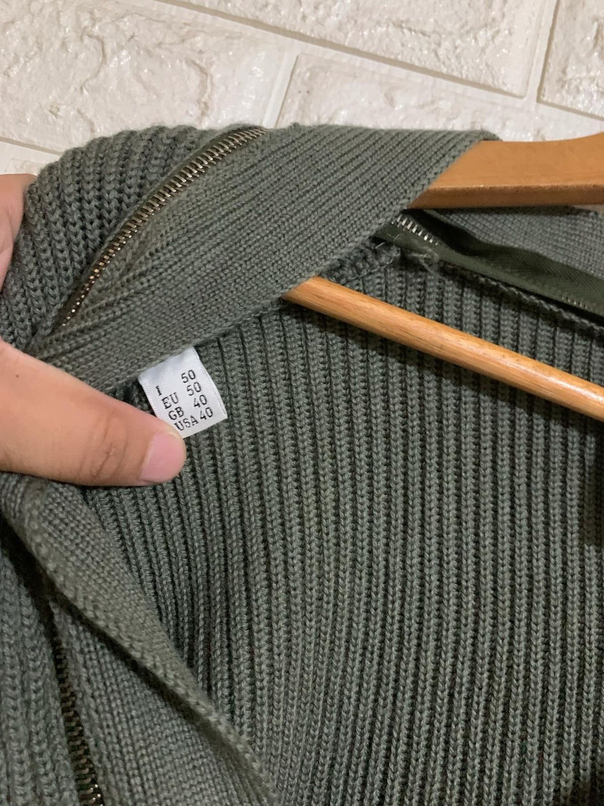 Designer × Moschino Moschino Ribbed Wool Cardigan with Zip Olive Size US L / EU 52-54 / 3 - 6 Thumbnail