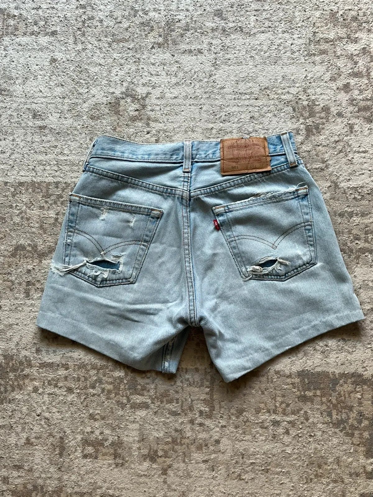 Levi's Levi’s Women Shorts Sz W 28 Made in USA Denim Distressed Size 28" / US 6 / IT 42 - 2 Thumbnail