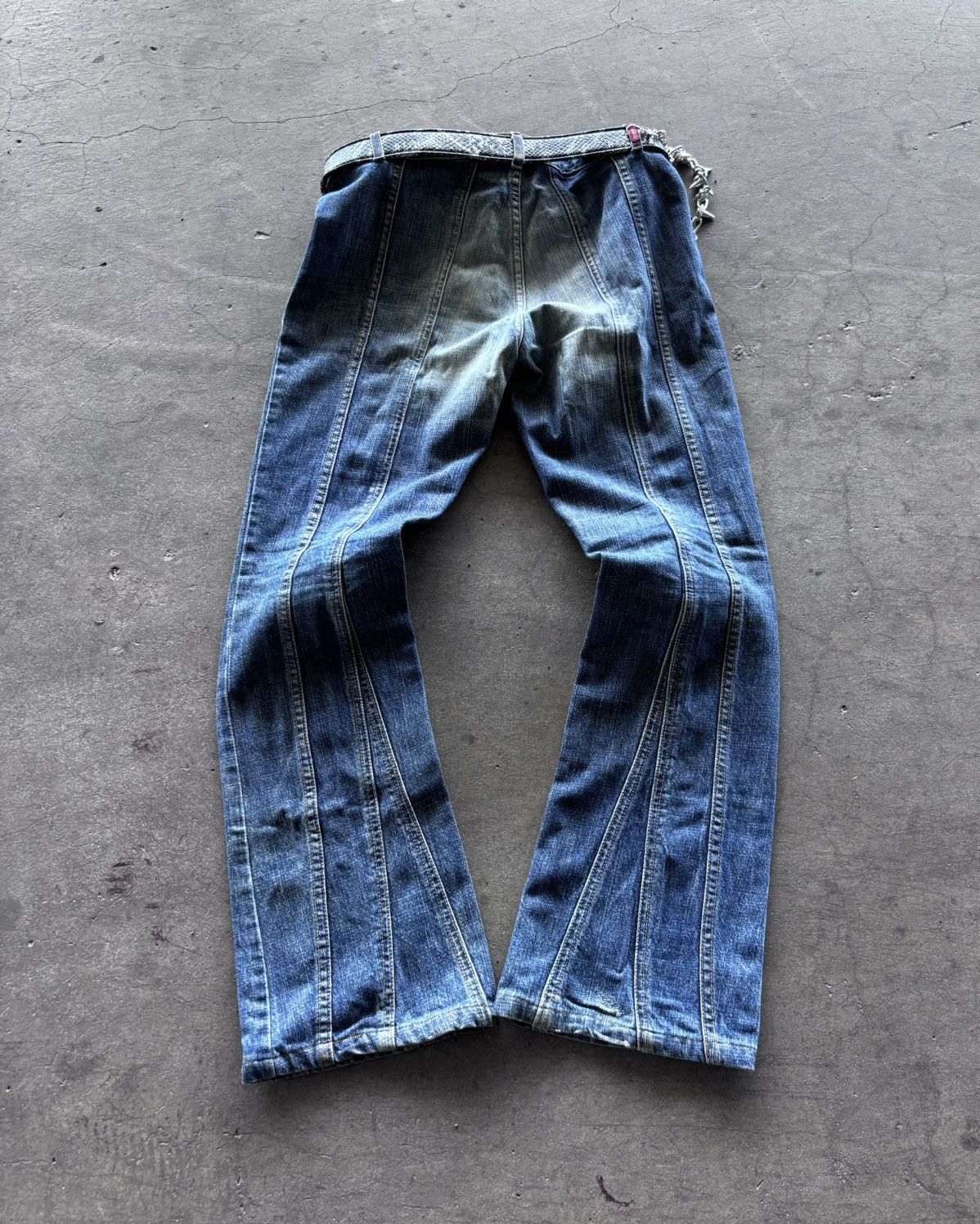 If Six Was Nine × Japanese Brand × Le Grande Bleu (L.G.B.) Guess Mudwash Flared Denim Jeans Size US 27 - 6 Thumbnail