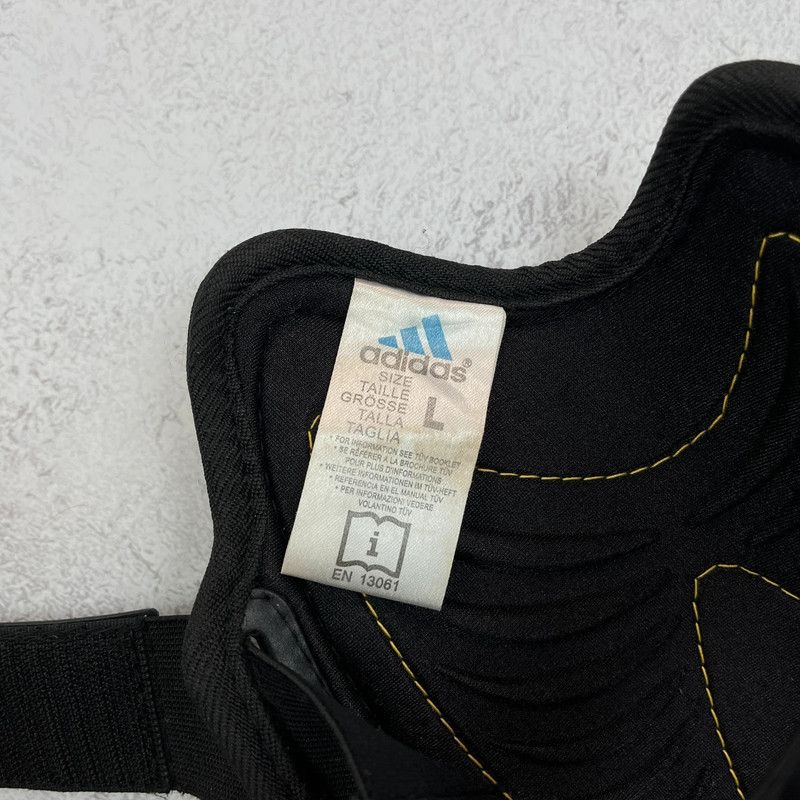 Adidas Adidas vintage football shin guards Size ONE SIZE - 5 Thumbnail