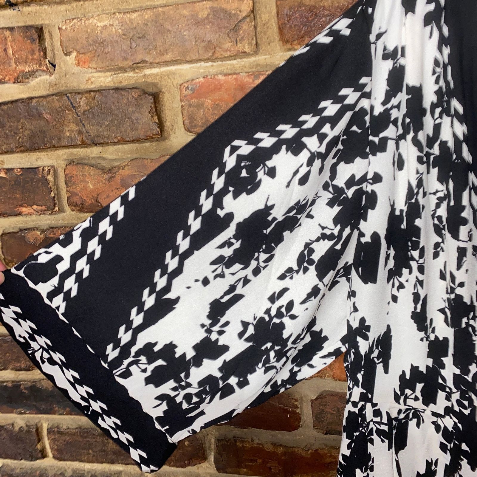 Other Cabi Black White Floral X-Factor Surplice Mini Dress XXL Size XXL / US 16-18 / IT 52-54 - 4 Thumbnail