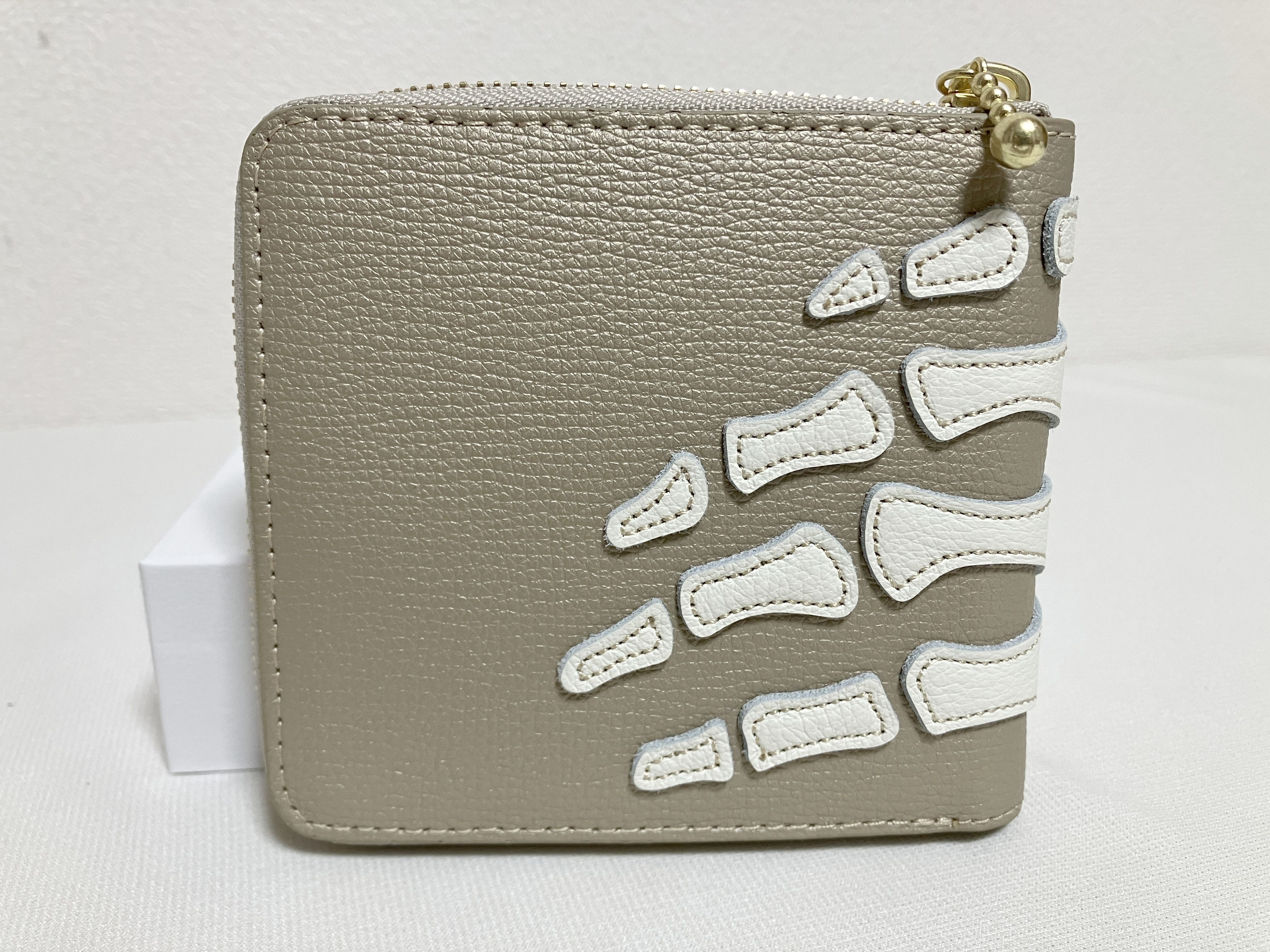 Kapital Kapital THUMBS UP BONE HAND ZIP leather wallet taupe gold Size ONE SIZE - 2 Thumbnail