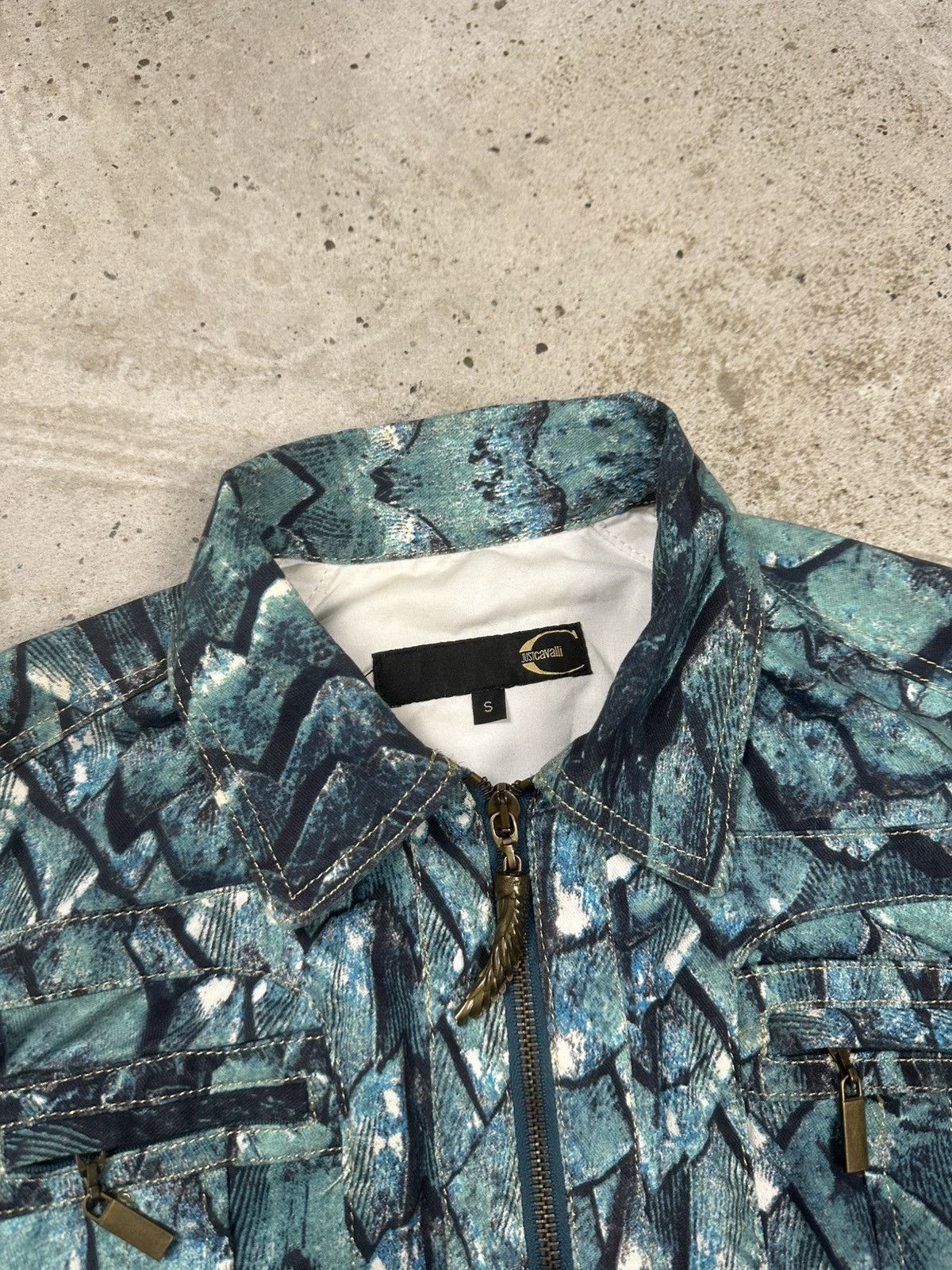 Just Cavalli 2000s Just Cavalli Python Blue Print Denim Trucker Jacket Size S / US 4 / IT 40 - 9 Thumbnail