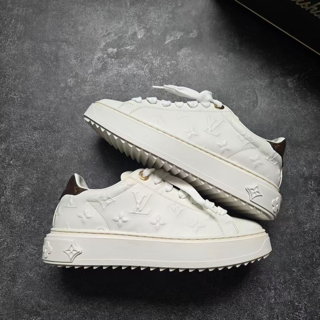 Louis Vuitton Louis Vuitton White Lowtop Sneakers 36 Women Size US 6 / IT 36 - 1 Thumbnail